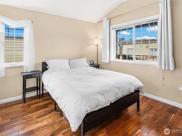 7301 5th Avenue NE 403, Seattle WA 98115