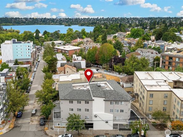 7301 5th Avenue NE 403, Seattle WA 98115