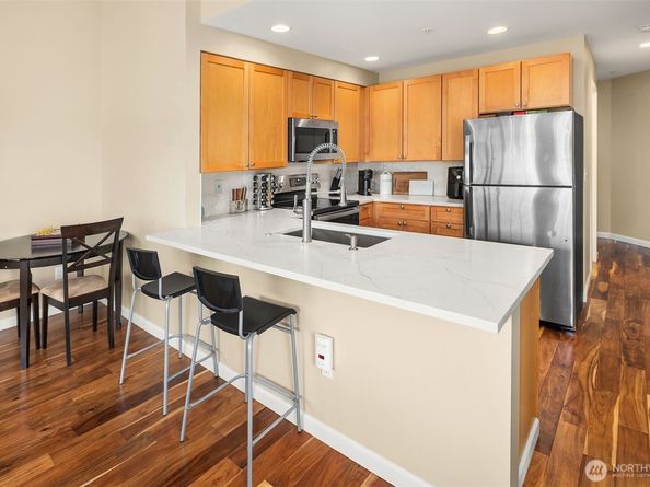 7301 5th Avenue NE 403, Seattle WA 98115