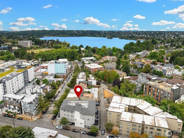 7301 5th Avenue NE 403, Seattle WA 98115