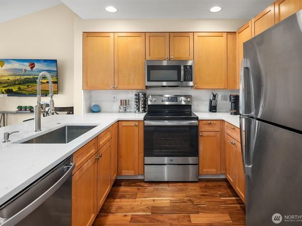 7301 5th Avenue NE 403, Seattle WA 98115