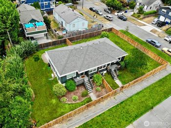 3016 & 3014 E Denny Way