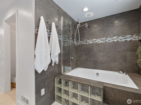 20932 3rd Avenue W, Lynnwood WA 98036