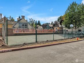 6706 S 239th Place E103, Kent WA 98032