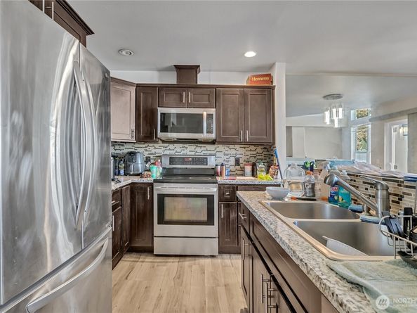 6706 S 239th Place E103, Kent WA 98032