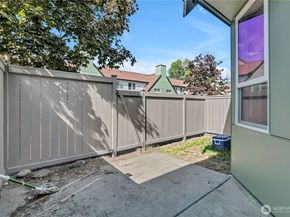 6706 S 239th Place E103, Kent WA 98032