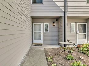 6706 S 239th Place E103, Kent WA 98032