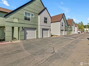 6706 S 239th Place E103, Kent WA 98032