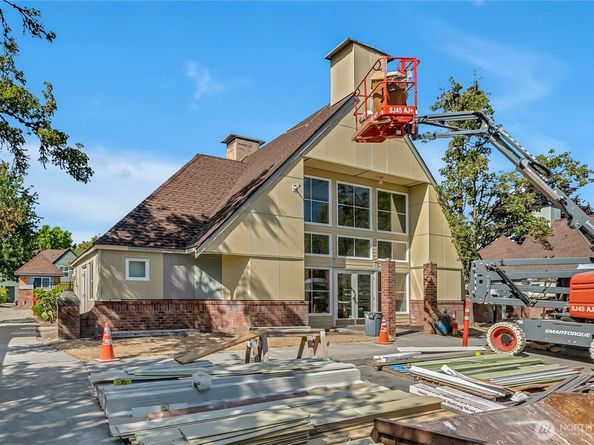 6706 S 239th Place E103, Kent WA 98032