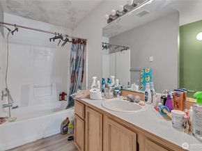 6706 S 239th Place E103, Kent WA 98032