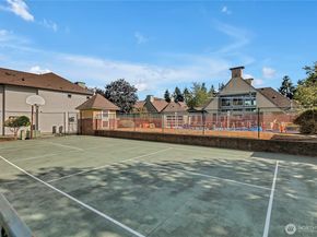 6706 S 239th Place E103, Kent WA 98032