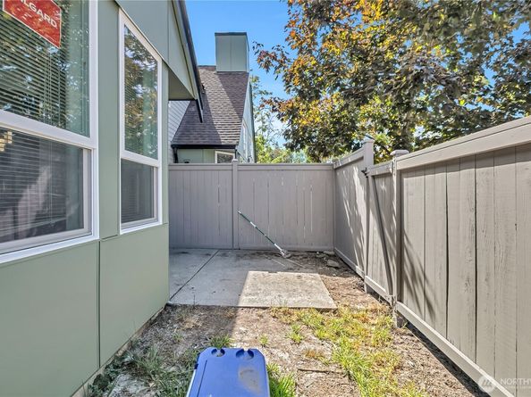 6706 S 239th Place E103, Kent WA 98032