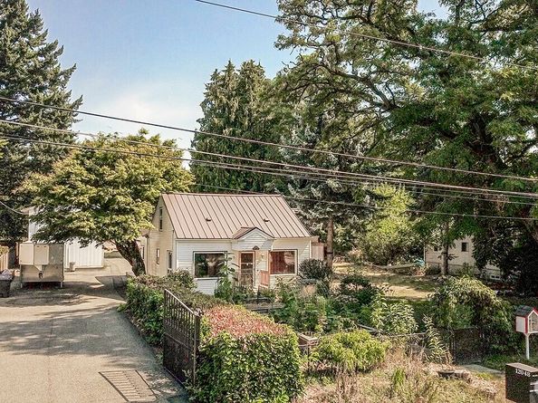 12048 10th Avenue S, Burien WA 98168