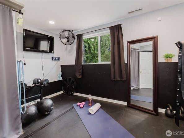 1116 Lower Marine Drive, Bremerton WA 98312