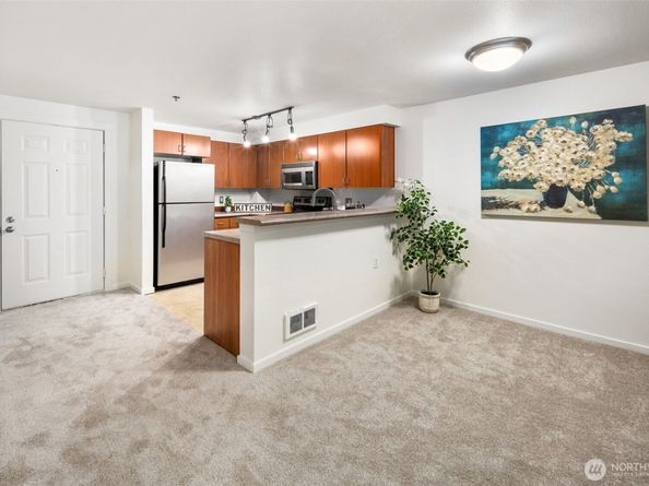 8745 Greenwood Avenue N 209, Seattle WA 98103