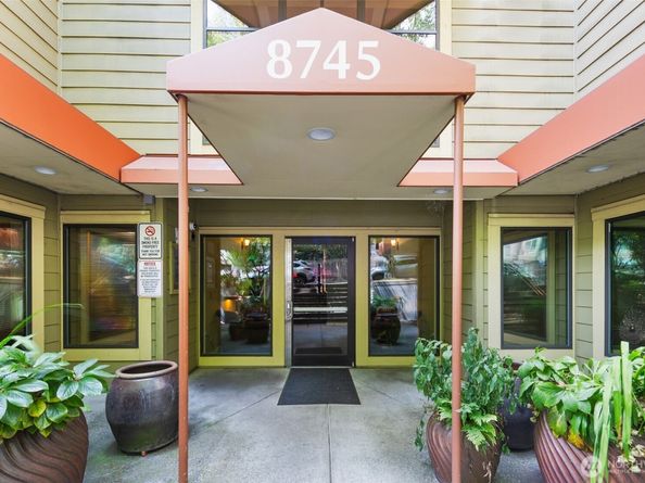 8745 Greenwood Avenue N 209, Seattle WA 98103