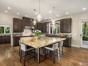 212 5th Avenue W, Kirkland WA 98033