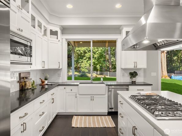 10674 N Madison Avenue NE, Bainbridge Island WA 98110