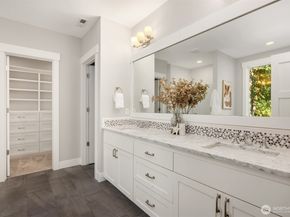 10674 N Madison Avenue NE, Bainbridge Island WA 98110