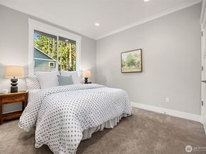 10674 N Madison Avenue NE, Bainbridge Island WA 98110