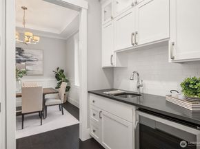 10674 N Madison Avenue NE, Bainbridge Island WA 98110