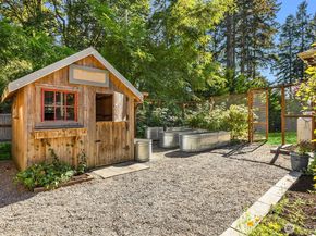 10674 N Madison Avenue NE, Bainbridge Island WA 98110