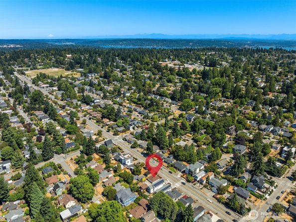 6827 25th Avenue NE, Seattle WA 98115