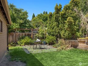 6827 25th Avenue NE, Seattle WA 98115