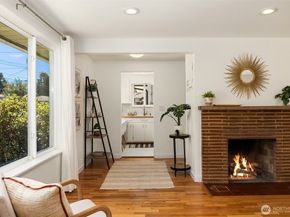 6827 25th Avenue NE, Seattle WA 98115