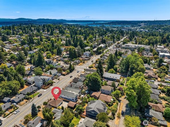 6827 25th Avenue NE, Seattle WA 98115