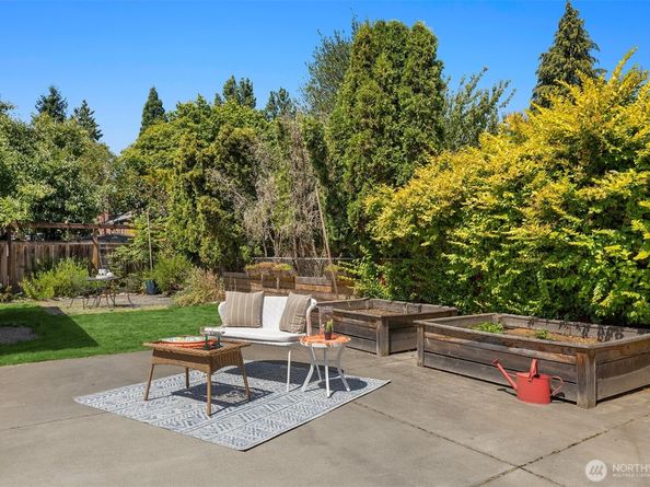 6827 25th Avenue NE, Seattle WA 98115