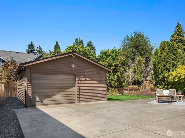 6827 25th Avenue NE, Seattle WA 98115