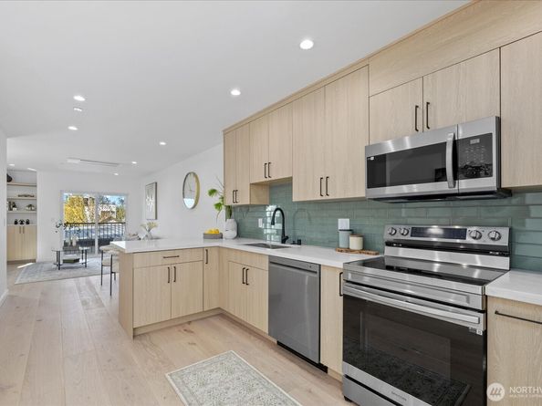 6032 42nd Avenue SW C, Seattle WA 98136