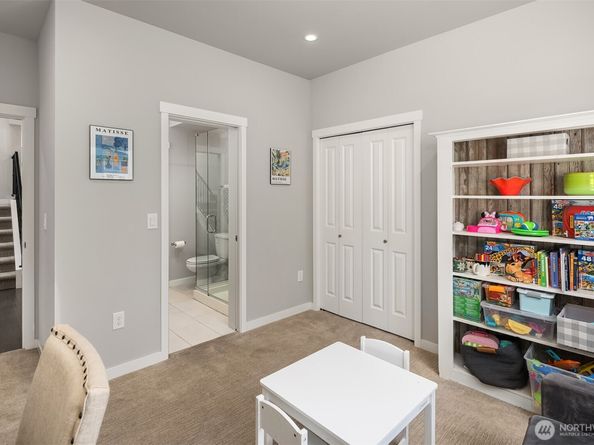 6213 NE 198TH Street, Kenmore WA 98028