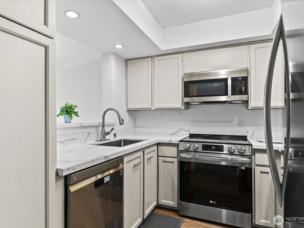 12904 126th Court NE J103, Kirkland WA 98034