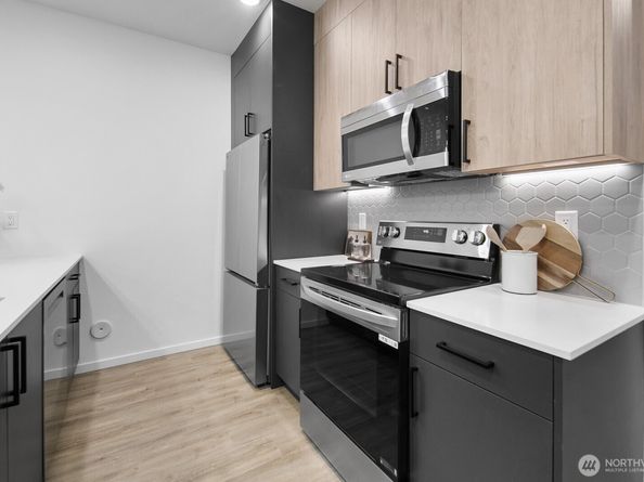 822 B NW 52nd Street, Seattle WA 98107