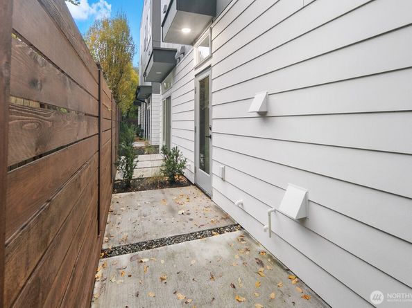 822 B NW 52nd Street, Seattle WA 98107