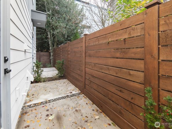 822 B NW 52nd Street, Seattle WA 98107