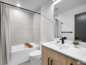 822 B NW 52nd Street, Seattle WA 98107