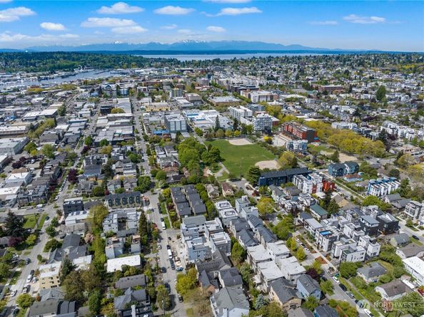 822 B NW 52nd Street, Seattle WA 98107
