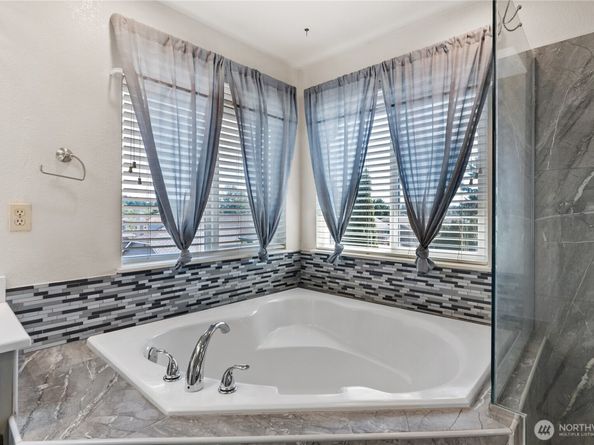 32638 20th Avenue SW, Federal Way WA 98023