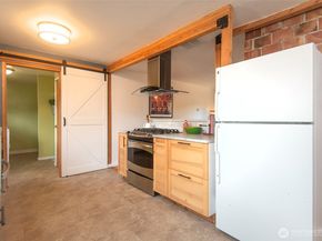 18052 7th Avenue NE, Shoreline WA 98155