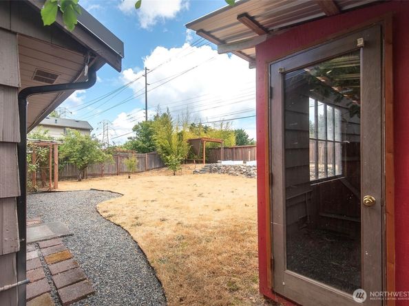 18052 7th Avenue NE, Shoreline WA 98155