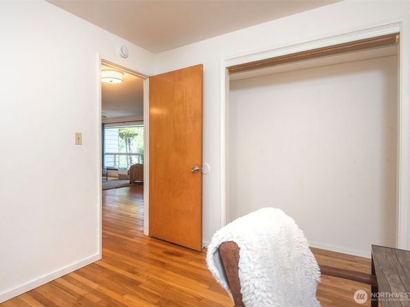 18052 7th Avenue NE, Shoreline WA 98155