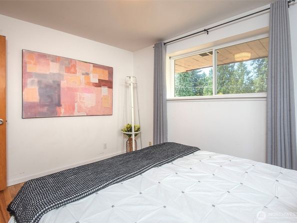 18052 7th Avenue NE, Shoreline WA 98155