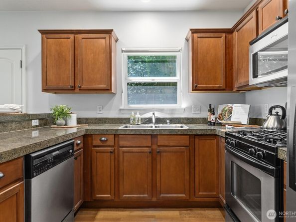 3112 SW Avalon Way 102, Seattle WA 98126