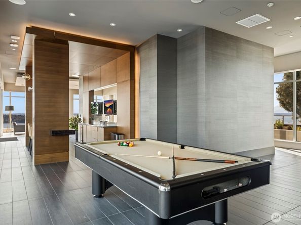 583 Battery Street 1202N, Seattle WA 98121