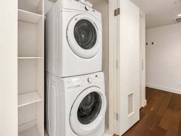583 Battery Street 1202N, Seattle WA 98121