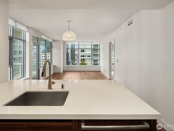 583 Battery Street 1202N, Seattle WA 98121