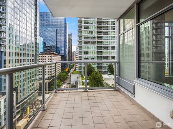 583 Battery Street 1202N, Seattle WA 98121